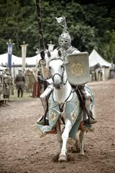 GameOfThrones_EpisodeStills_1x05_TheWolfAndTheLion_0014