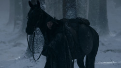 extant_GameOfThrones_1x01-WinterIsComing_0158
