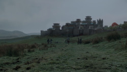 extant_GameOfThrones_1x01-WinterIsComing_0635