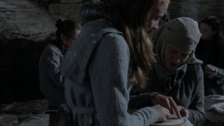 extant_GameOfThrones_1x01-WinterIsComing_0677