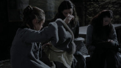 extant_GameOfThrones_1x01-WinterIsComing_0686