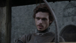 extant_GameOfThrones_1x01-WinterIsComing_0737