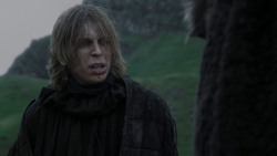 extant_GameOfThrones_1x01-WinterIsComing_0890