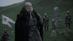extant_GameOfThrones_1x01-WinterIsComing_0899