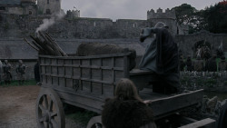 extant_GameOfThrones_1x01-WinterIsComing_1935