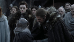 extant_GameOfThrones_1x01-WinterIsComing_2012