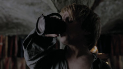 extant_GameOfThrones_1x01-WinterIsComing_2556
