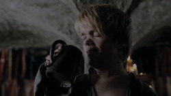extant_GameOfThrones_1x01-WinterIsComing_2559
