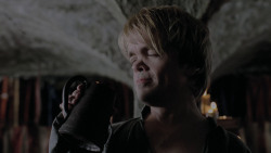 extant_GameOfThrones_1x01-WinterIsComing_2560