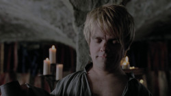 extant_GameOfThrones_1x01-WinterIsComing_2568