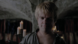 extant_GameOfThrones_1x01-WinterIsComing_2569