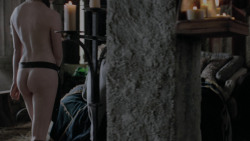 extant_GameOfThrones_1x01-WinterIsComing_2595