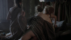 extant_GameOfThrones_1x01-WinterIsComing_2765