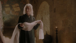 extant_GameOfThrones_1x01-WinterIsComing_2915