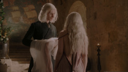 extant_GameOfThrones_1x01-WinterIsComing_2965