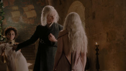 extant_GameOfThrones_1x01-WinterIsComing_2972