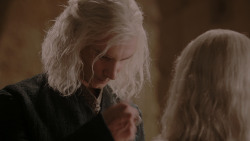 extant_GameOfThrones_1x01-WinterIsComing_3004