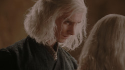 extant_GameOfThrones_1x01-WinterIsComing_3049