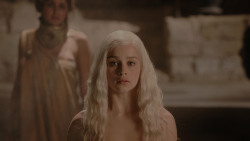 extant_GameOfThrones_1x01-WinterIsComing_3126