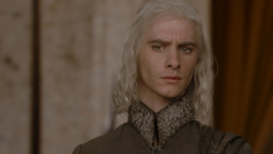 extant_GameOfThrones_1x01-WinterIsComing_3216