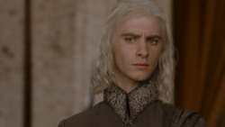 extant_GameOfThrones_1x01-WinterIsComing_3220