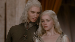 extant_GameOfThrones_1x01-WinterIsComing_3261