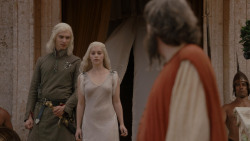 extant_GameOfThrones_1x01-WinterIsComing_3285