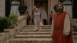 extant_GameOfThrones_1x01-WinterIsComing_3296