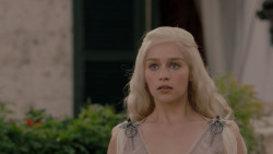 extant_GameOfThrones_1x01-WinterIsComing_3305