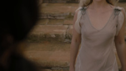 extant_GameOfThrones_1x01-WinterIsComing_3316