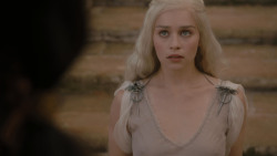extant_GameOfThrones_1x01-WinterIsComing_3320