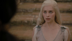 extant_GameOfThrones_1x01-WinterIsComing_3335