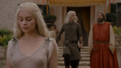 extant_GameOfThrones_1x01-WinterIsComing_3360