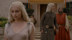 extant_GameOfThrones_1x01-WinterIsComing_3363