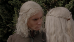extant_GameOfThrones_1x01-WinterIsComing_3504