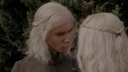 extant_GameOfThrones_1x01-WinterIsComing_3505