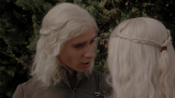 extant_GameOfThrones_1x01-WinterIsComing_3507
