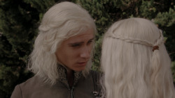 extant_GameOfThrones_1x01-WinterIsComing_3510