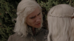 extant_GameOfThrones_1x01-WinterIsComing_3519