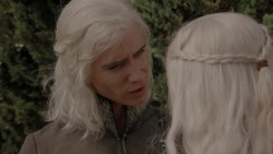 extant_GameOfThrones_1x01-WinterIsComing_3521