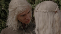 extant_GameOfThrones_1x01-WinterIsComing_3528