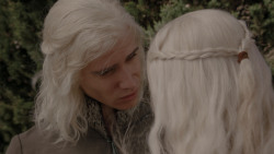 extant_GameOfThrones_1x01-WinterIsComing_3532
