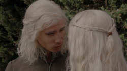 extant_GameOfThrones_1x01-WinterIsComing_3542