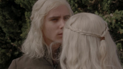 extant_GameOfThrones_1x01-WinterIsComing_3545
