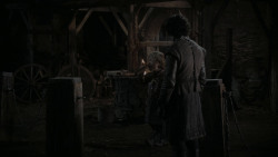 extant_GameOfThrones_1x01-WinterIsComing_3880