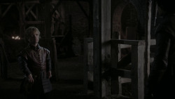 extant_GameOfThrones_1x01-WinterIsComing_3934
