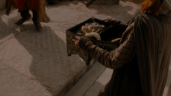 extant_GameOfThrones_1x01-WinterIsComing_4757