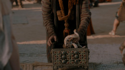 extant_GameOfThrones_1x01-WinterIsComing_4779
