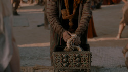 extant_GameOfThrones_1x01-WinterIsComing_4780