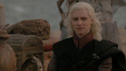 extant_GameOfThrones_1x01-WinterIsComing_4802
